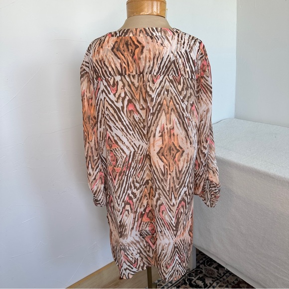 Travelers Collection By Chico's Women Hi Low Top Sz 2 Animal Print 3/4 Sleeve - Picture 2 of 10